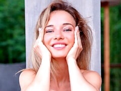 Blonde, Doigter, Lunettes, Branlette thaïlandaise, Masturbation, Nue à poil, Adolescente, Nénés