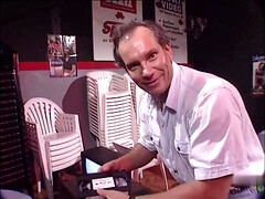 Gros cul, Sucer une bite, Brunette brune, Tir de sperme, Queue, Hard, Orgie, Adolescente