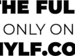 18 ans, Nana, Derrière les coulisses, Brunette brune, Plantureuse, Seins naturels, Réalité, Adolescente