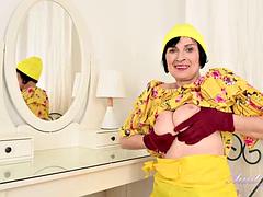 Брюнетки, Европейки, Пальцем, Волосатые, Мастурбация, Зрелые, Русские, Соло