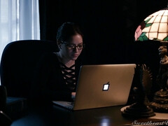 Füsse, Küssen, Leder, Lesbisch, Milf, Büro, Muschi, Hintern versohlen