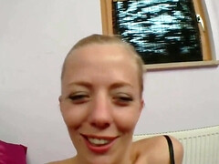 Blonde Berliner Fotze Braucht Einen Fick - Handjob