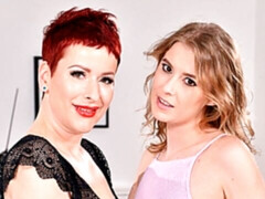 Leie, Fingern, Absätze, Masturbation, Muschi, Rotschopf, Rasiert, Entkleiden