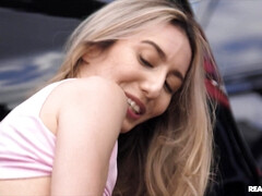 Verga grande, Rubia, Coche, Sexo duro, Al aire libre, Coño, Montar, Adolescente