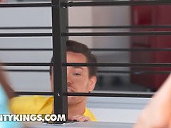 Sperma in gezicht, 1 man 2 vrouwen, Voetbeurt, Brillen, Likken, Monster, Kut duiken, Geschoren