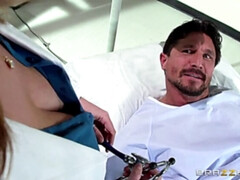 Grosse titten, Blasen, Natürlichen titten, Krankenschwester, Pov, Realität, Jungendliche (18+), Uniform