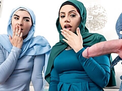 18 ans, Gros cul, Sucer une bite, Compilation, En levrette, Seins naturels, Adolescente, Nénés