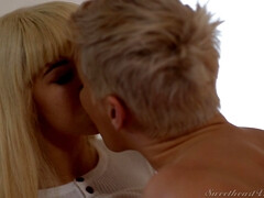 Grote kont, Grote mammen, Bedriegen, Fetisj, Spijkerbroeken, Lesbisch, Moeder die ik wil neuken, Spuiten