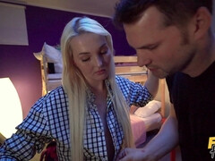 Blasen, Schwanz, Frau frau mann, Lecken, Muschi, Hintern versohlen, Flotter dreier, Titten