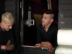 18 ans, Grosse bite, Blonde, Preservatif, Queue, Européenne, Hard, Hd