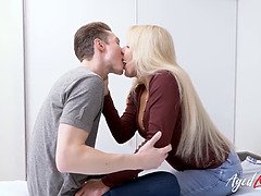 Blond, Oudere vrouw, Omie, Likken, Orgasme, Ruw, Schreeuwen, Vrouw