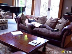 Grote kont, Grote mammen, Blond, Masturbatie, Slipje, Alleen, Tieten likken, Vrouw