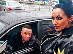 Большой член, Минет, В машине, Лизание, На публике, Киски, Бритые, Тату