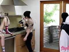 Morena, Emo, Penetracion con dedos, Gotica, Hd, Lesbiana, Pezones, Sexo fuerte