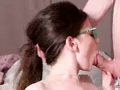 Amateur, Corridas, Penetracion con dedos, Gafas, Besar, Al aire libre, Flaco, Adolescente