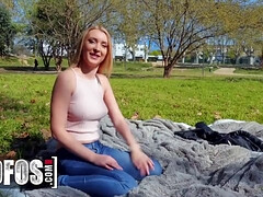 Grosser schwanz, Grosse titten, Blasen, Kehlenfick, Hundestellung, Hardcore, Geld, Natürlichen titten