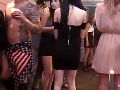 Loco, Checa, Estilo perrito, Grupo, Lamidas, Tetas naturales, Orgía, Fiesta