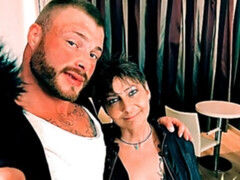 Gros cul, Sucer une bite, Doigter, Mature, Piercing, Pov, Tatouage, Laide