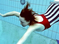 18 ans, Plage, Brunette brune, Fétiche, Nue, Piscine, Russe, Sous marin