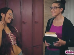 Braunhaarige, Hochschule, Gesichtssitzen, Lecken, Orgie, Zierlich, Rotschopf, Jungendliche (18+)