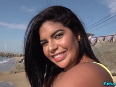 Gros seins, Énorme, Fille latino, De plein air, Public, Chatte, Cheveux courts, Nénés