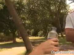 Большие сиськи, На публике