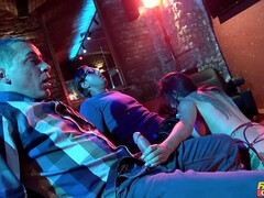 Blasen, Braunhaarige, Vollbusig, Hardcore, Nackt, Orgie, Weibliche ejakulation, Flotter dreier