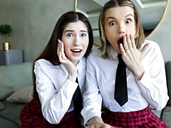 18 jaar, Grote kont, Grote lul, Pijpbeurt, Hondjeshouding, 1 man 2 vrouwen, Natuurlijke tieten, Tiener