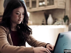 Asiatique, Blonde, Gorge profonde, Face assise, Poilue, Masturbation, Chatte, Plan cul à trois