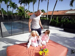 Любители, Жопа, Минет, Брюнетки, Две девушки, Крошечные, Бритые, Порка