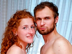 Gros cul, Grosse bite, Sucer une bite, En levrette, Seins naturels, Rousse roux, Maigrichonne, Nénés