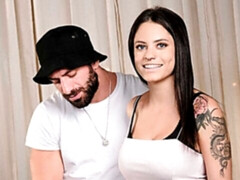 Pijpbeurt, Bruinharig, Handbeurt, Zoenen, Latijnse vrouw, Likken, Tatoeage, Tiener