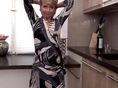 Большие сиськи, Блондинки, Глубокая глотка, Женщины, Зрелые, Соло, Чулки, Игрушки