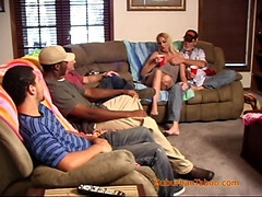 Blonde, Sucer une bite, Bukkaké, Faciale, Partouze, Fait maison, Interracial, Épouse