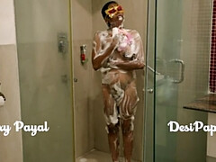 Enthousiasteling, Grote kont, Grote mammen, Hd, Indisch, Interraciaal, Masturbatie, Douche