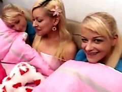 18 ans, Amateur, Nana, Blonde, Doigter, Hd, Lesbienne, Adolescente