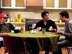 Gros seins, Brunette brune, Plantureuse, Maman, Nénés