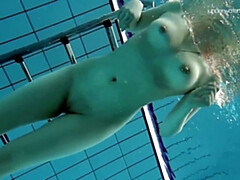 18 años, Amateur, Hembra, Piscina, Público, Ruso, Adolescente, Bajo el agua