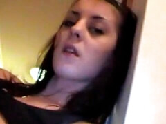 Leie, Blasen, Braunhaarige, Zierlich, Rasiert, Dürr, Jungendliche (18+), Titten