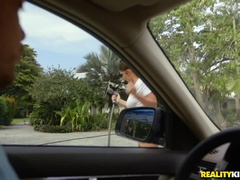 Arsch, Grosse titten, Braunhaarige, Auto, Muschi, Realität, Rasiert, Tätowierung