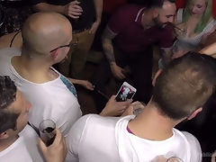 Anal, Sadomasoquismo, Mamada, Amarrada, Hembra, Público, Castigada, Sexo fuerte