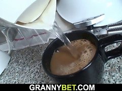 Mooie dikke vrouwen, Blond, Mollig, Oudere vrouw, Omie, Handbeurt, Rijpe lesbienne