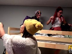 Afrikanisch, Hundestellung, Orgasmus, Zierlich, Muschi, Reiten, Rasiert, Nass