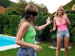 Blonde, Lesbienne, Léchez, Masturbation, Chatte, Rasée, Dénudage, Adolescente