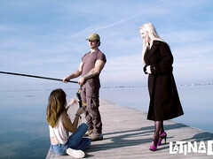 Lieveling, Strand, Grote kont, Blond, Brits, Rondborstig, Realiteit, Trio