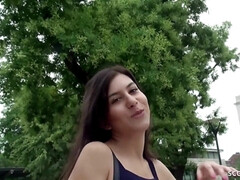 Brunette brune, Gorge profonde, Allemand, Poilue, Hard, Petite femme, Maigrichonne, Adolescente