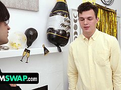 Grote kont, Grote mammen, Moeder die ik wil neuken, Moeder, Orgie, Ruw, Schreeuwen, Stiefmoeder