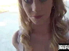 Leie, Europäisch, Fingern, Flashen, Im freien, Öffentlich, Muschi, Rasiert