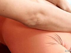 Zwart, Bruinharig, Dominatie, Flexibiel, Lesbisch, Olie, Orgasme, Geschoren