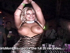 Enthousiasteling, Grote mammen, Flashing, Hd, Slipje, Feest, Openbaar, Onder de rok